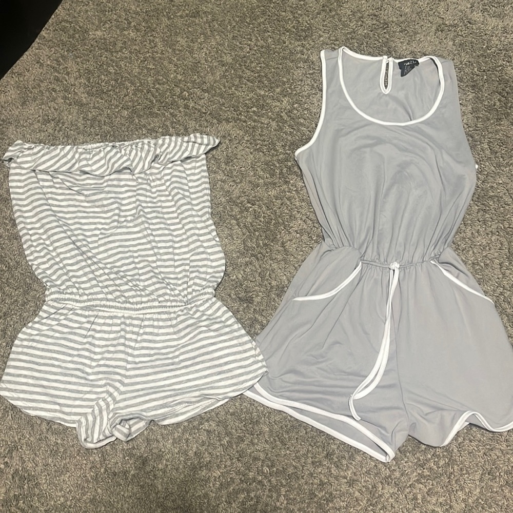 Woman’s gray rompers